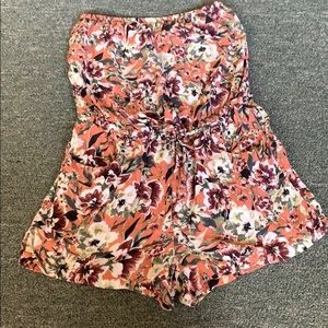 Floral romper with pockets